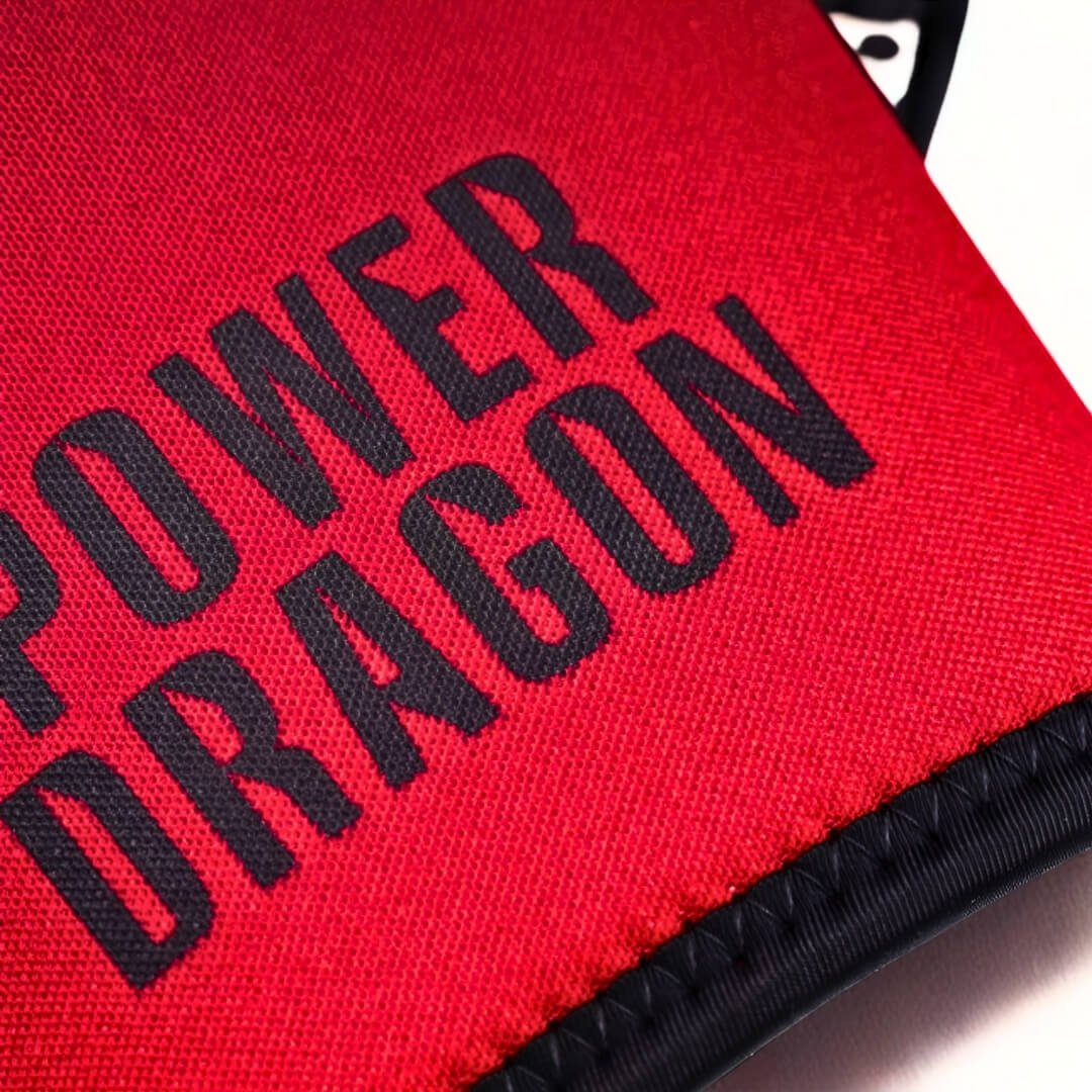 7mm knee sleeves in red, close-up of the black block lettering above the bound lower edge.