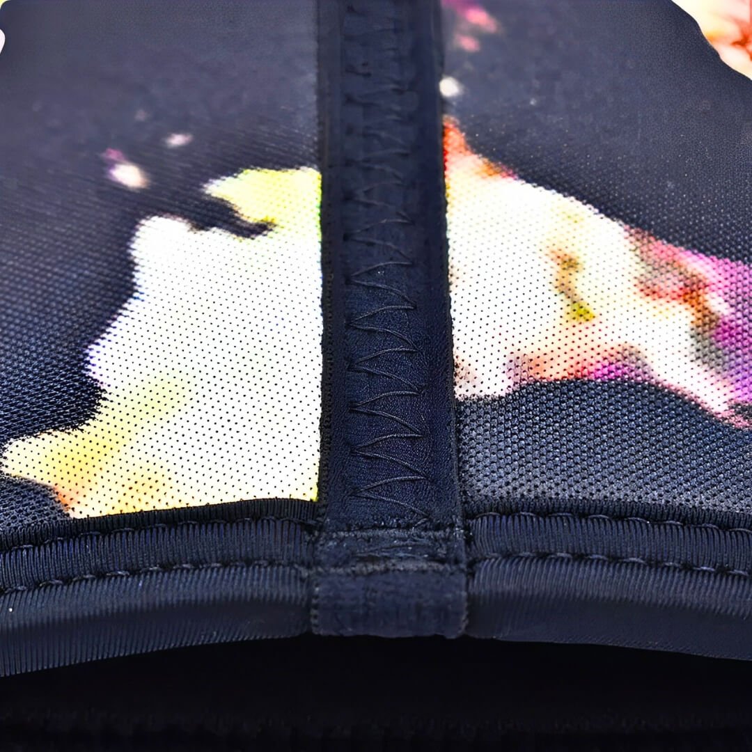 7mm knee sleeve with fire print, close-up of the zigzag-stitched back seam and bound edge.